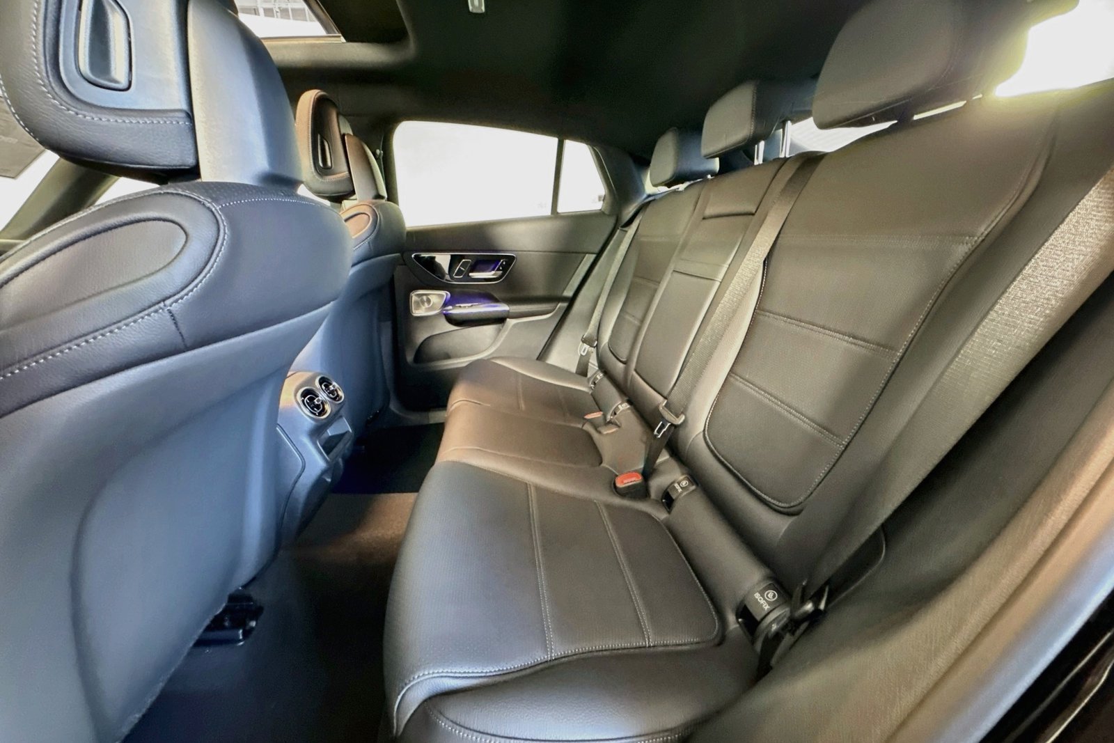 New 2027 Obsidian Black Metallic Mercedes-Benz GLC 300 image 22