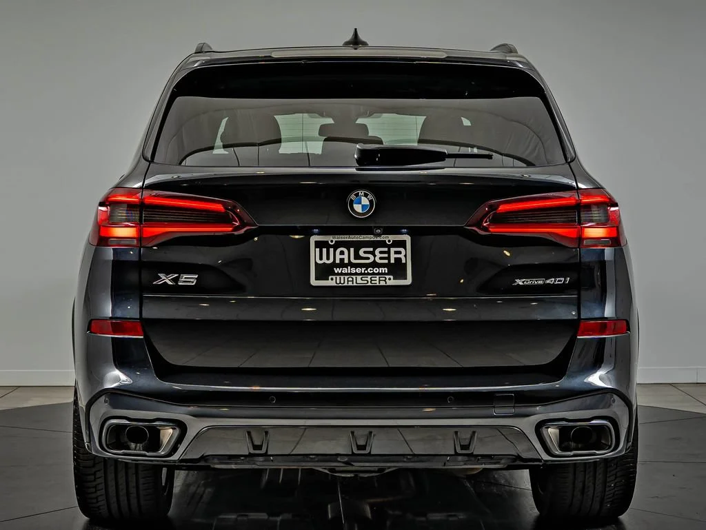 Used 2023 Black Sapphire Metallic BMW xDrive40i image 6
