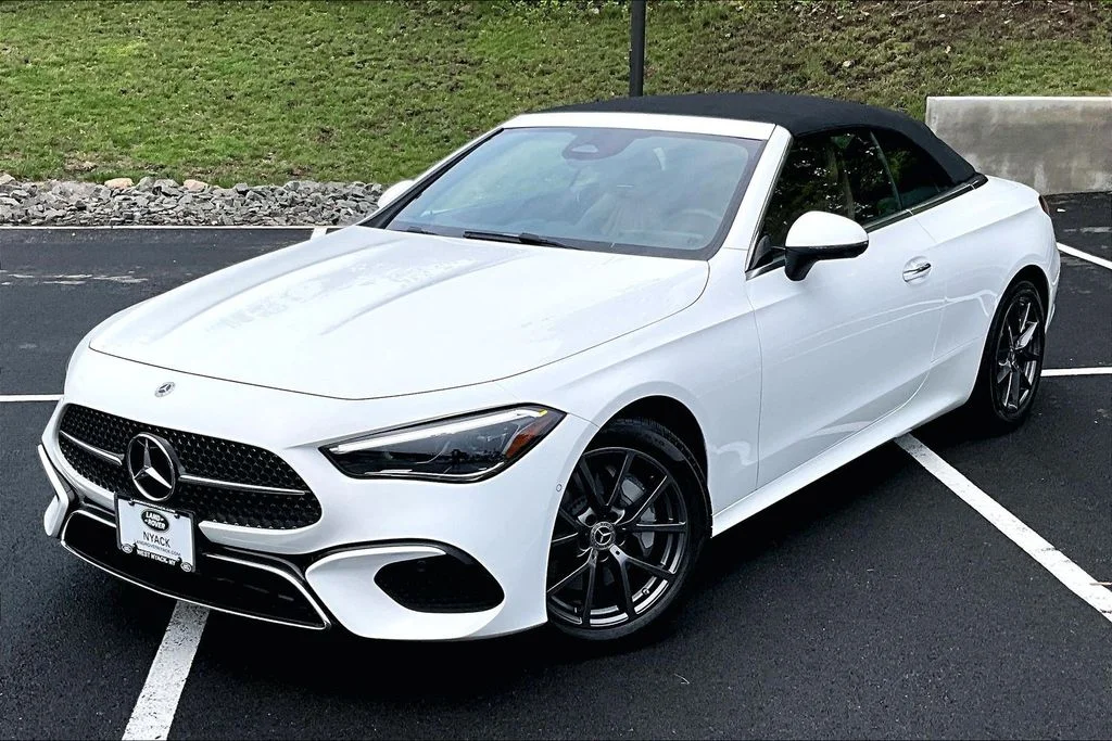 Used 2024  Mercedes-Benz CLE 300 image 1
