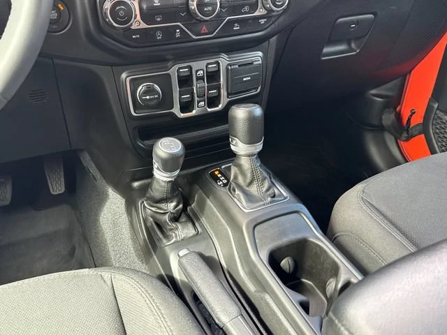 Used 2023 Punkn Metallic Clearcoat Jeep Sport S image 12