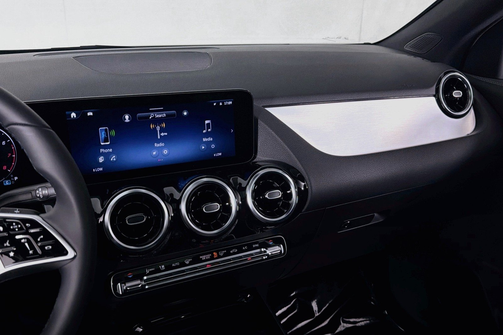New 2026 Polar White Mercedes-Benz GLA 250 SUV image 19