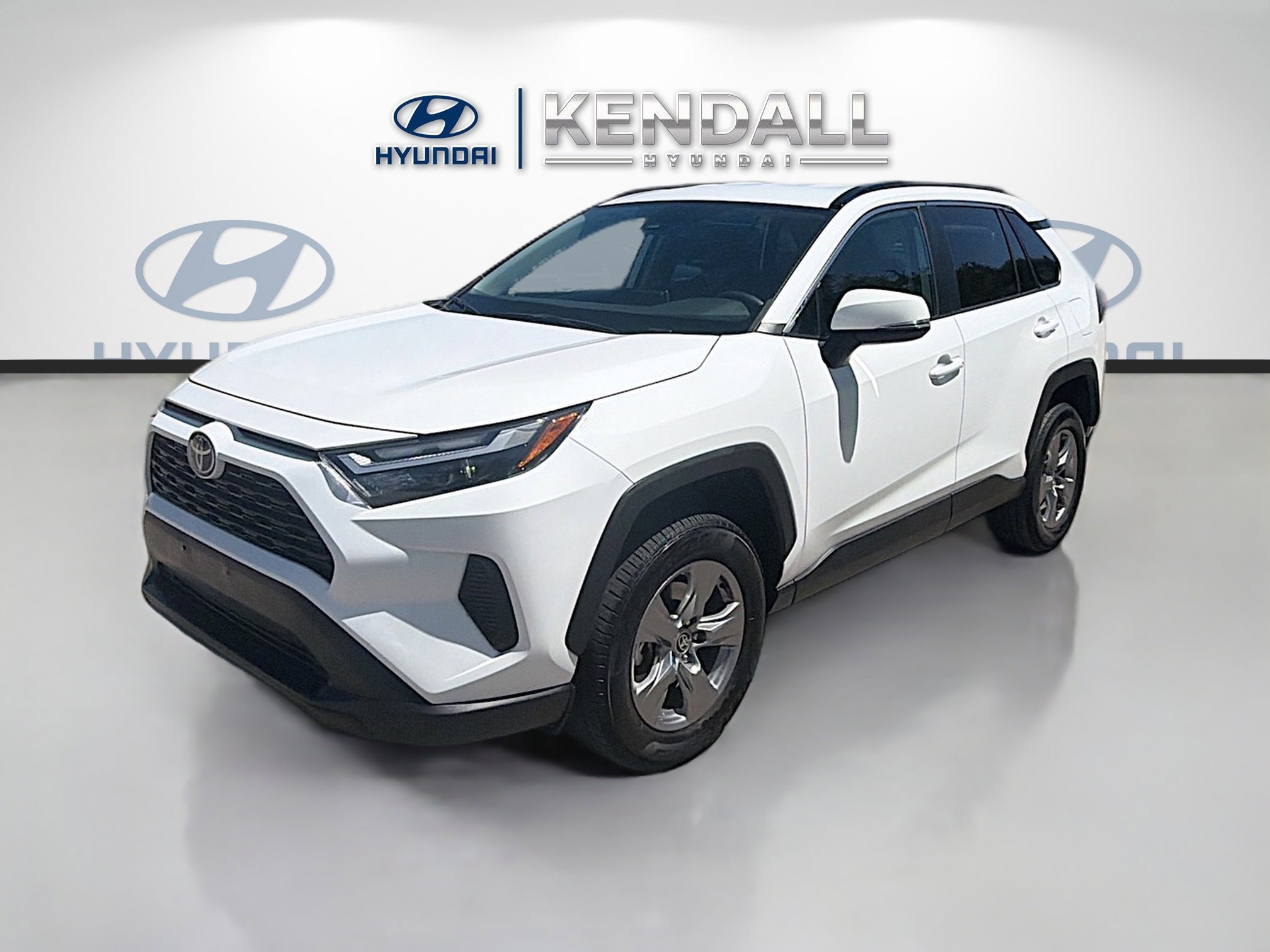Used 2024 Ice Toyota XLE image 3