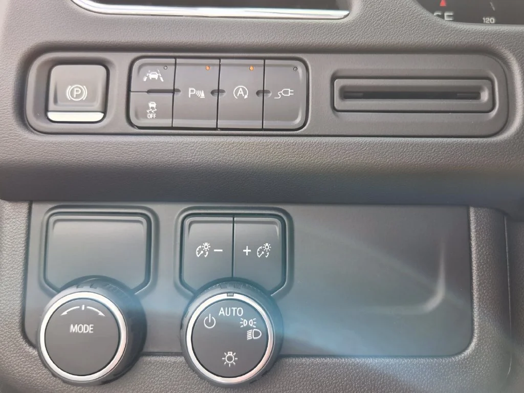 Used 2022 Summit White Chevrolet Premier image 32