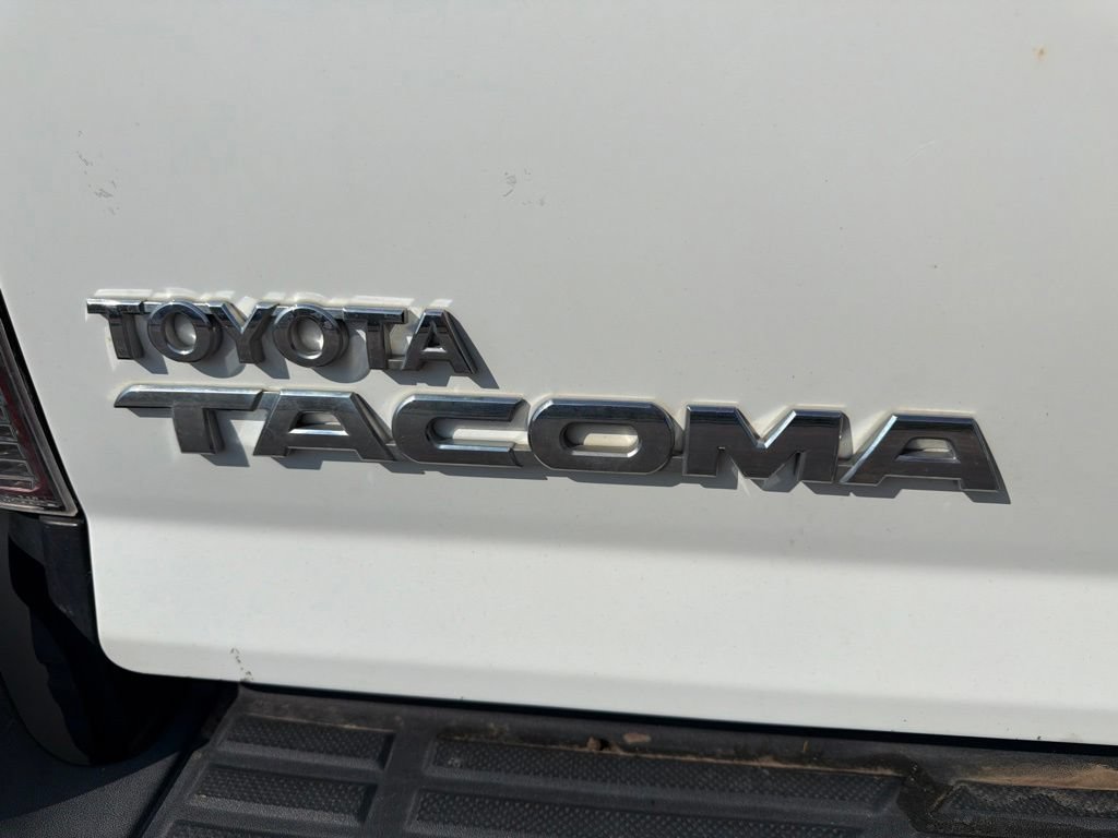 Used 2014 Super White Toyota Base image 4