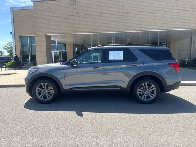 2023 Ford Explorer XLT 4WD's photo