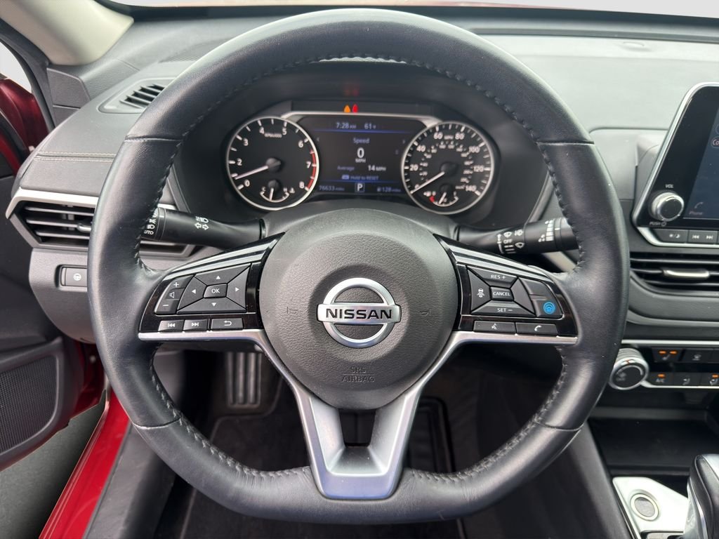 Used 2021 Red Nissan 2.5 SV image 25