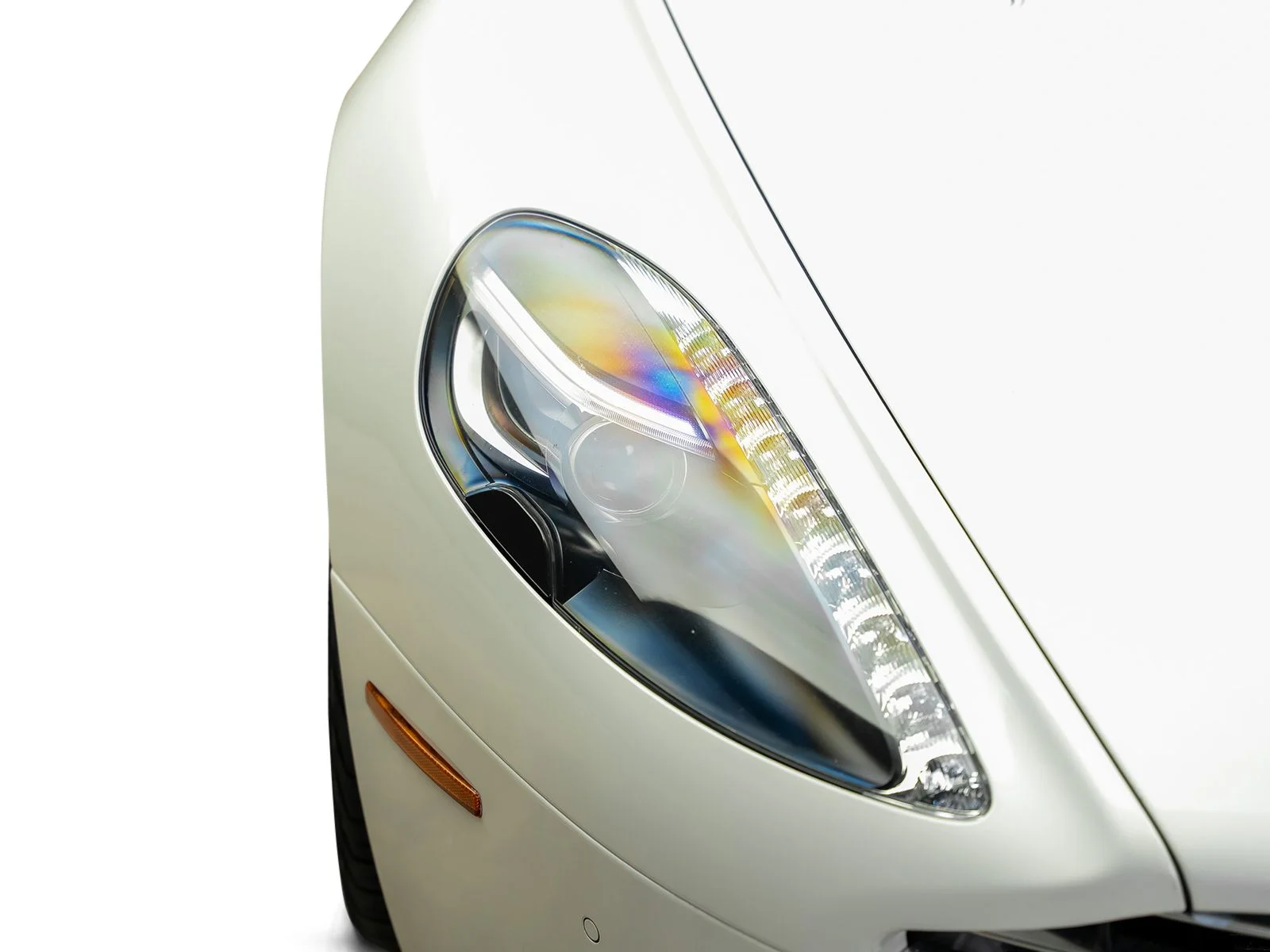 Used 2015 White Aston Martin Base image 9