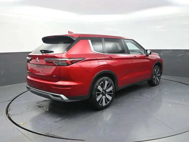 Used 2025  Mitsubishi SE image 8