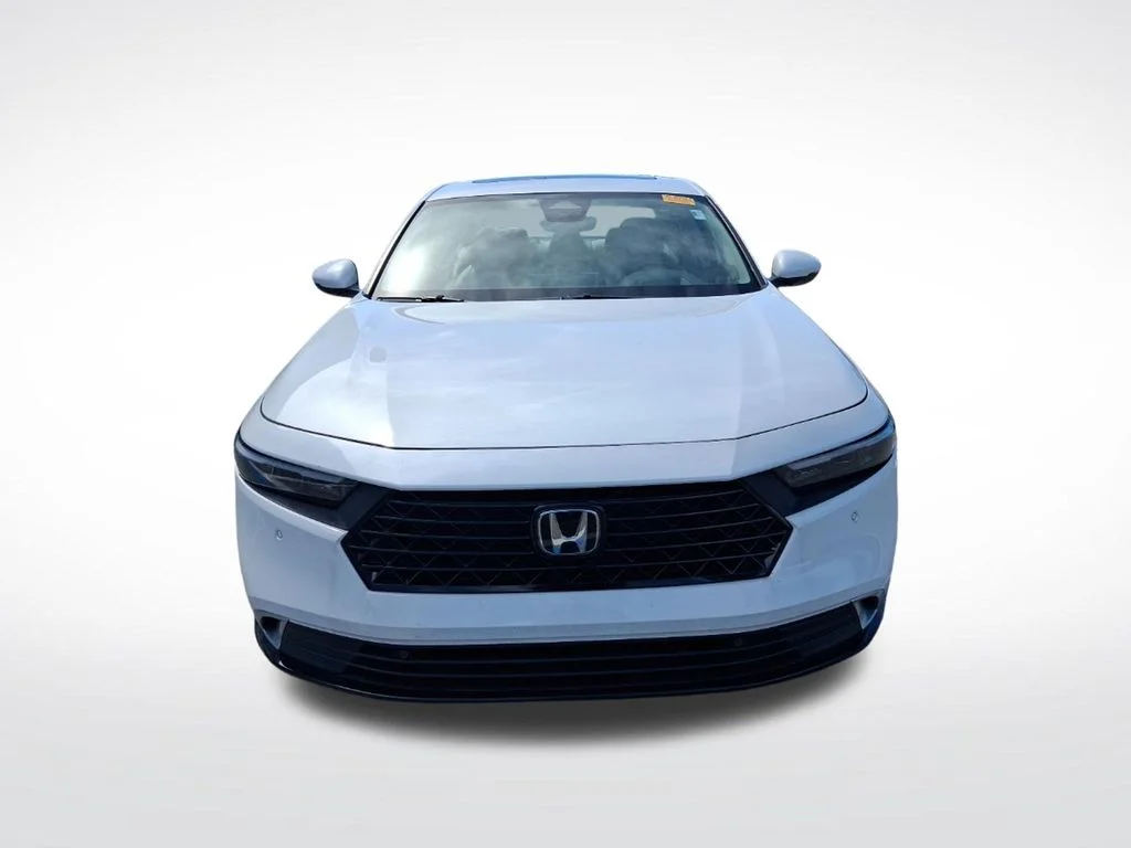 Used 2024  Honda Touring image 2