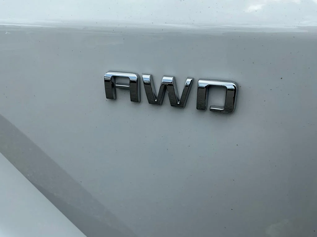 Used 2024 White Chevrolet LT image 26