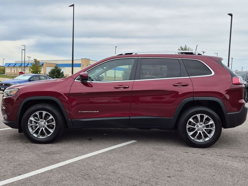 Used 2021 Red Jeep Latitude Lux image 4