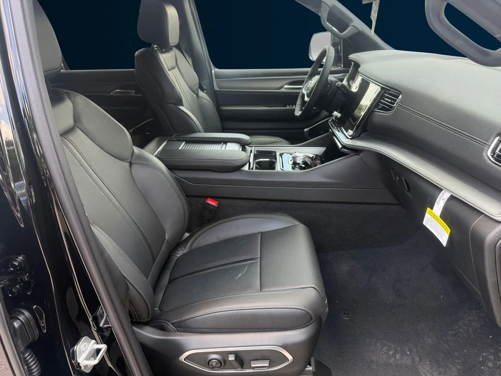 New 2026 Black Jeep  image 17
