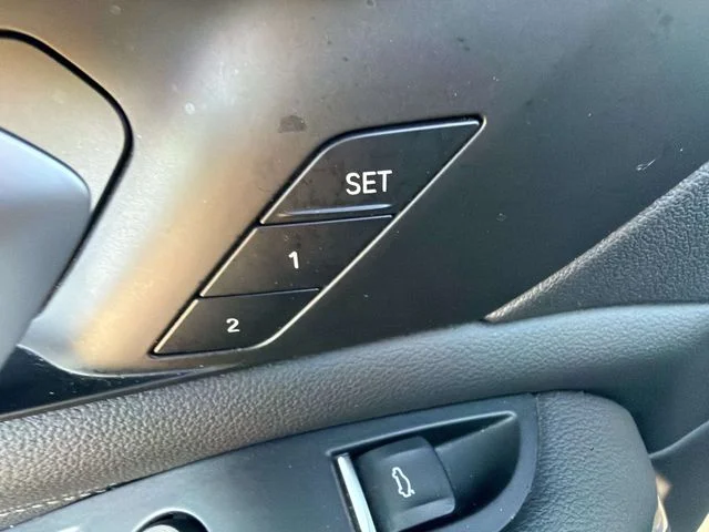 Used 2019 Gray BMW xDrive40i image 19