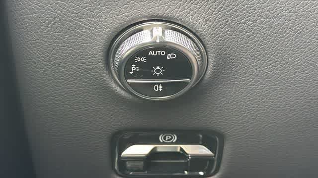 Certified Used 2026 Polar White Mercedes-Benz GLC 350e image 19