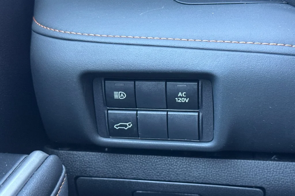 Used 2023 Wind Chill Pearl Toyota Bronze Edition image 32