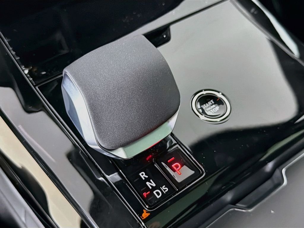 New 2027 Fuji White Land Rover Dynamic SE P400 image 17