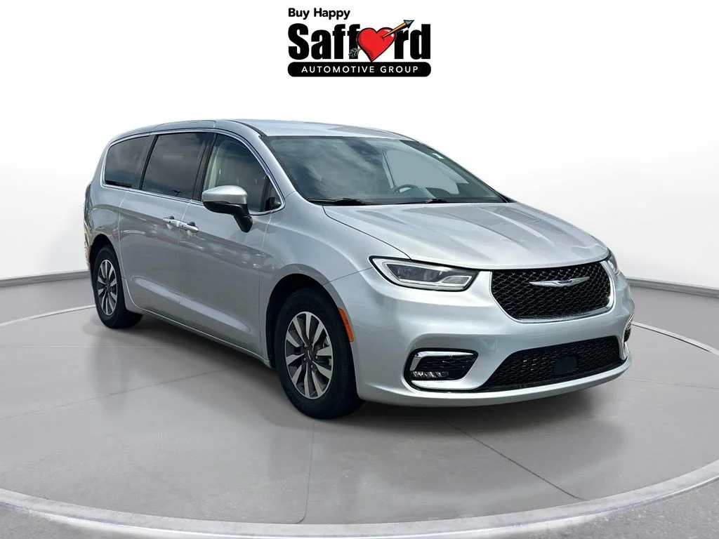 Used 2023 Silver Chrysler Touring L image 9