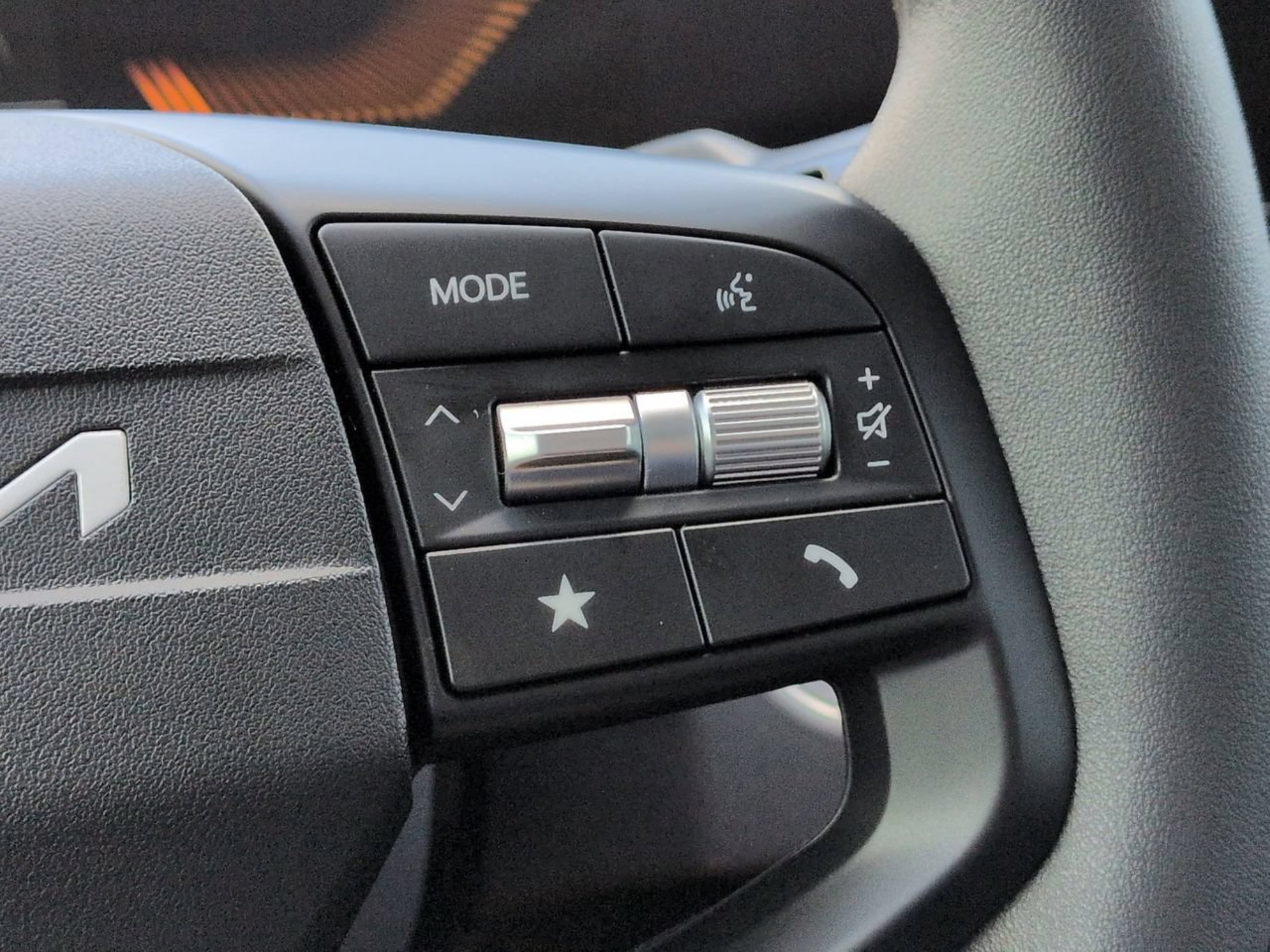New 2026 Snow White Pearl Kia LXS image 17