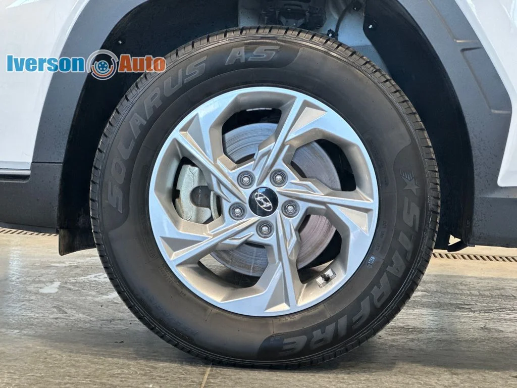 Used 2024 White Hyundai SEL image 15