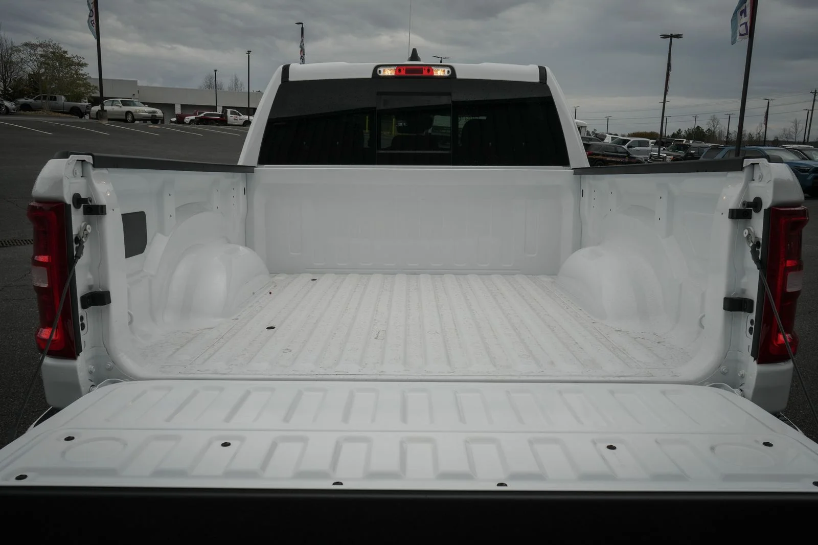 New 2026 Bright White Clear-Coat Exterior Paint RAM Big Horn/Lone Star image 9