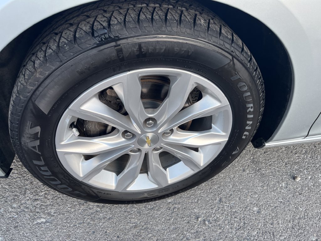 Used 2022 Silver Chevrolet LT image 9