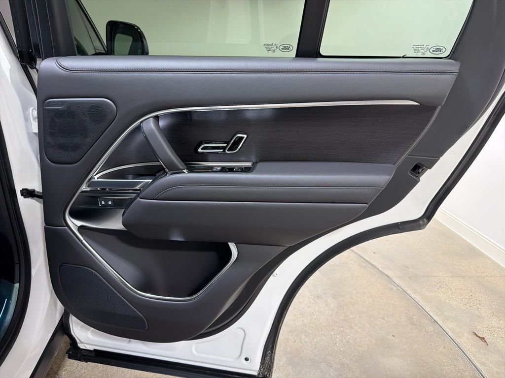 New 2026 Ostuni Pearl White Land Rover SE image 26