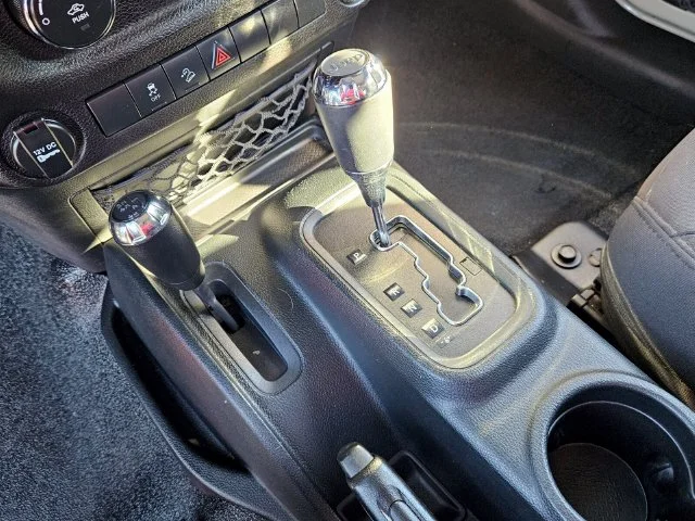 Used 2018  Jeep Unlimited Sport image 19