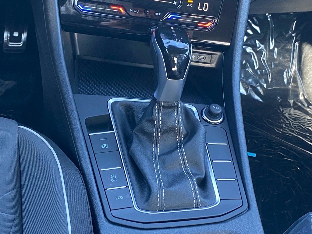 2026 Volkswagen Jetta Sport - Photo 8