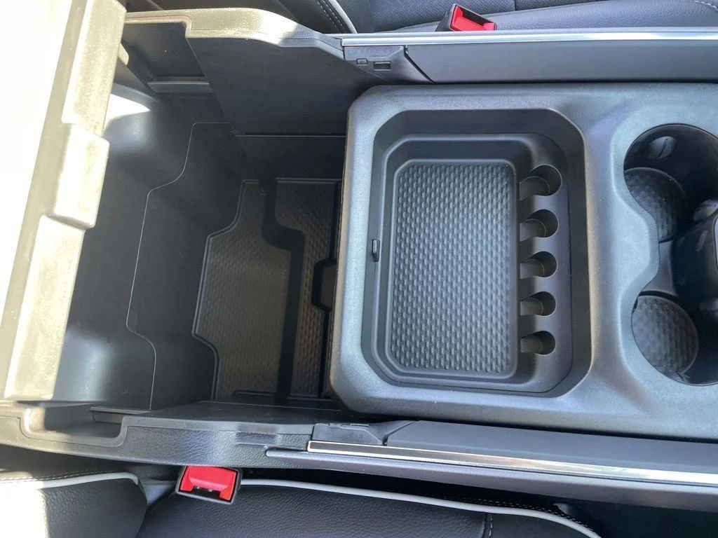 New 2026 Ivory White Tri-Coat Pearl-Coat Exterior Paint RAM Laramie image 41