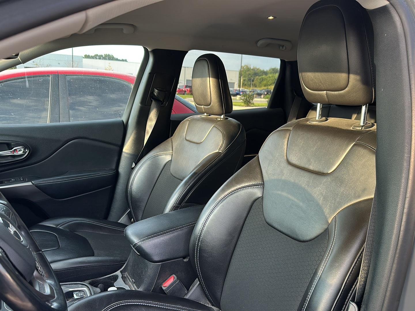 Used 2021 Sting-Gray Clearcoat Jeep Latitude Plus image 9