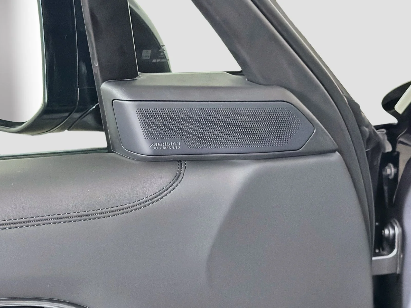 New 2026 Eiger Gray Meta Land Rover SE image 22