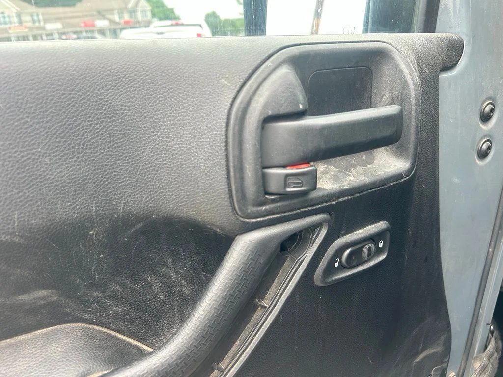 Used 2014 Gray Jeep Unlimited Sport image 10
