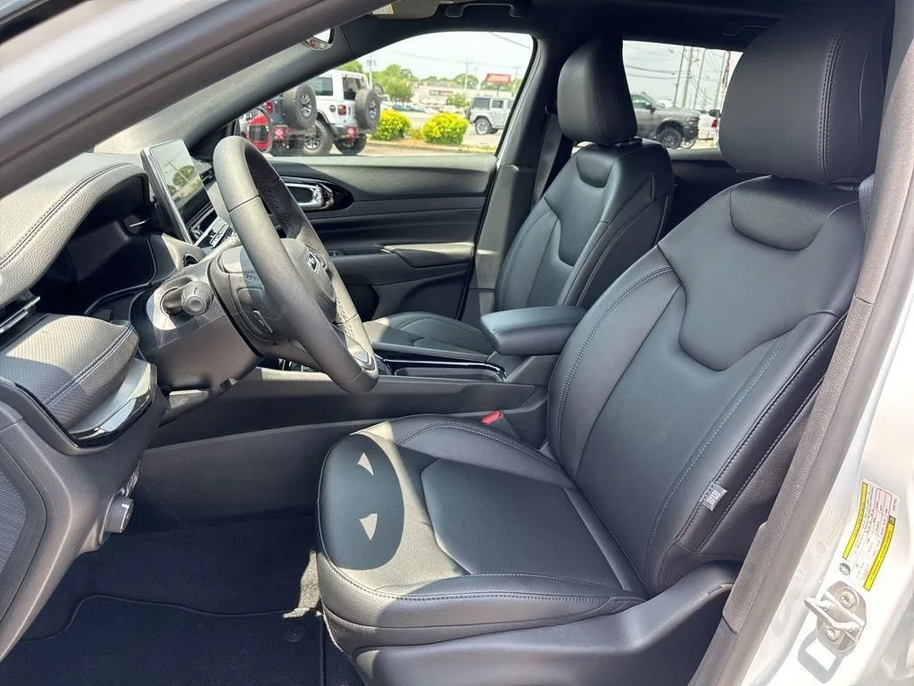 2025 Jeep Compass Limited - Photo 28