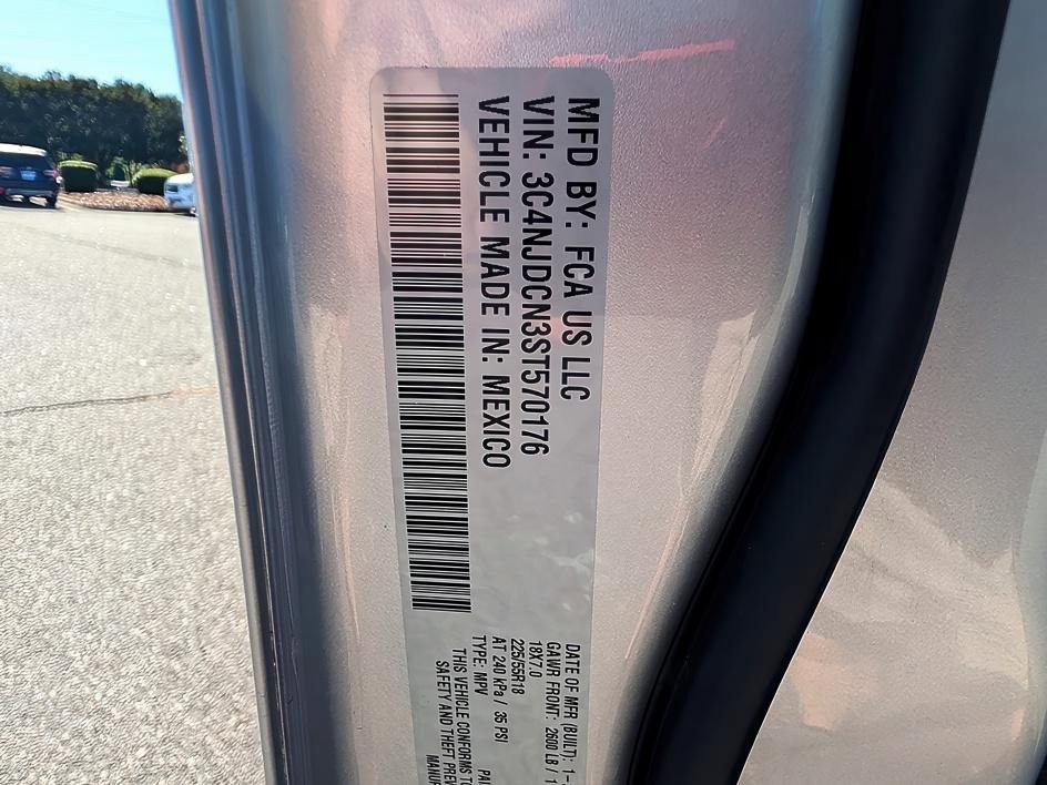 Used 2025 Silver Zynith Metallic Clearcoat Jeep Limited image 32