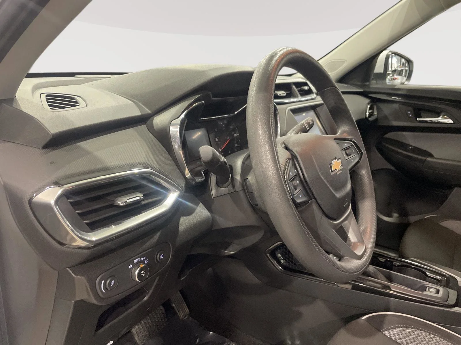 Used 2022 Summit White Chevrolet LT image 25