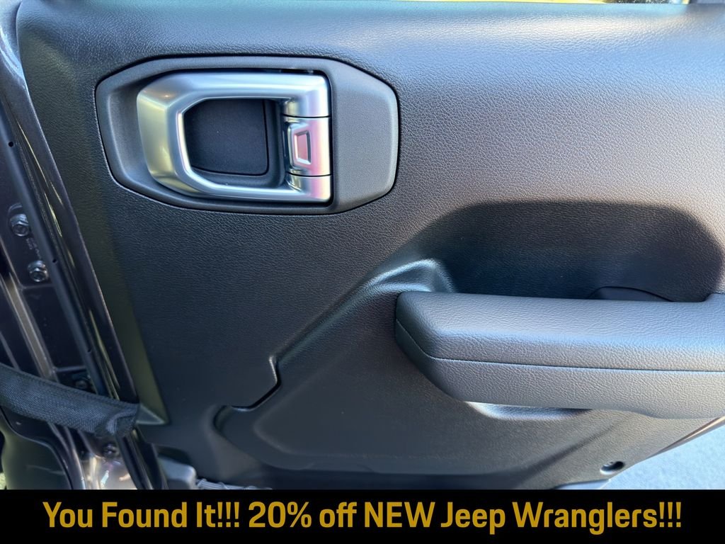 New 2026 Granite Crystal Metallic Clearcoat Jeep Sport S image 28