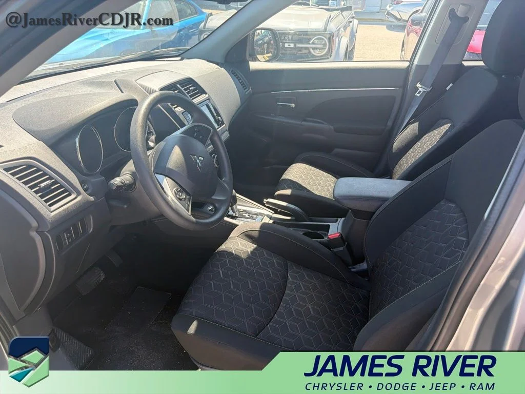 Used 2025 Silver Mitsubishi 2.0 ES image 2