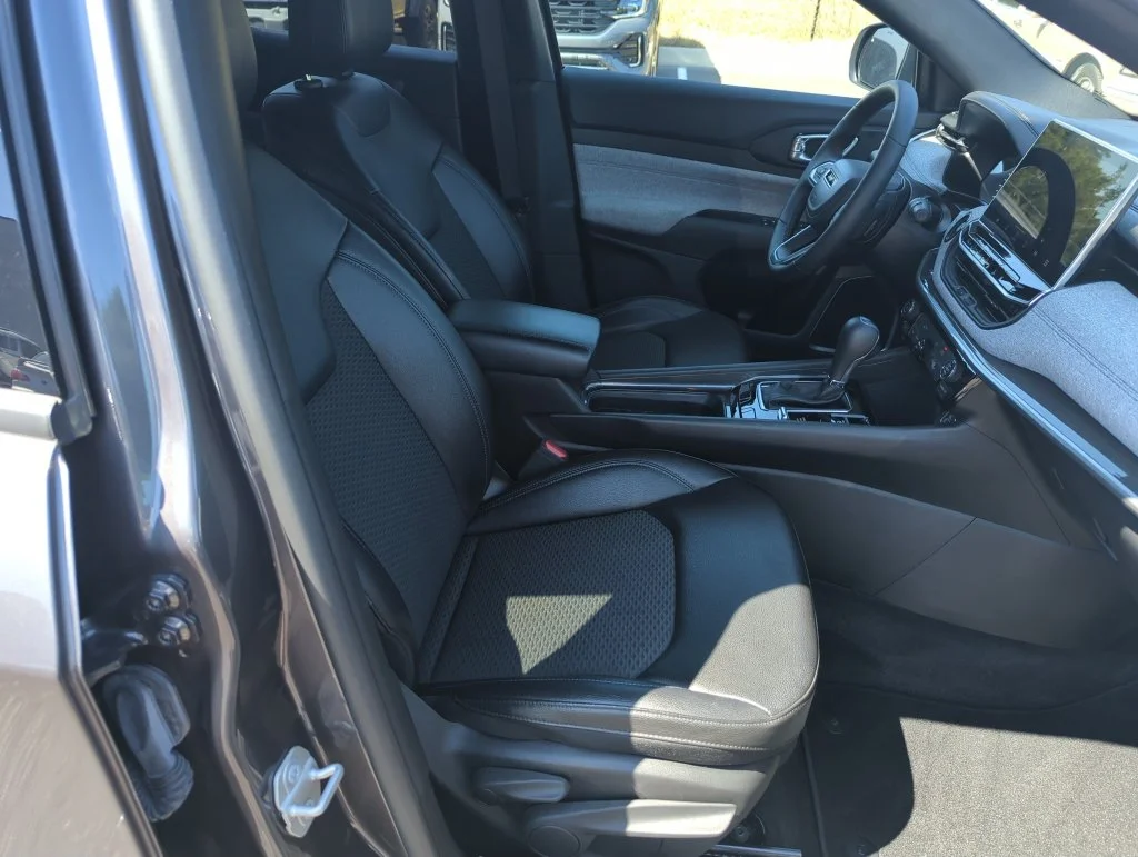 Used 2024 Gray Jeep Latitude image 35