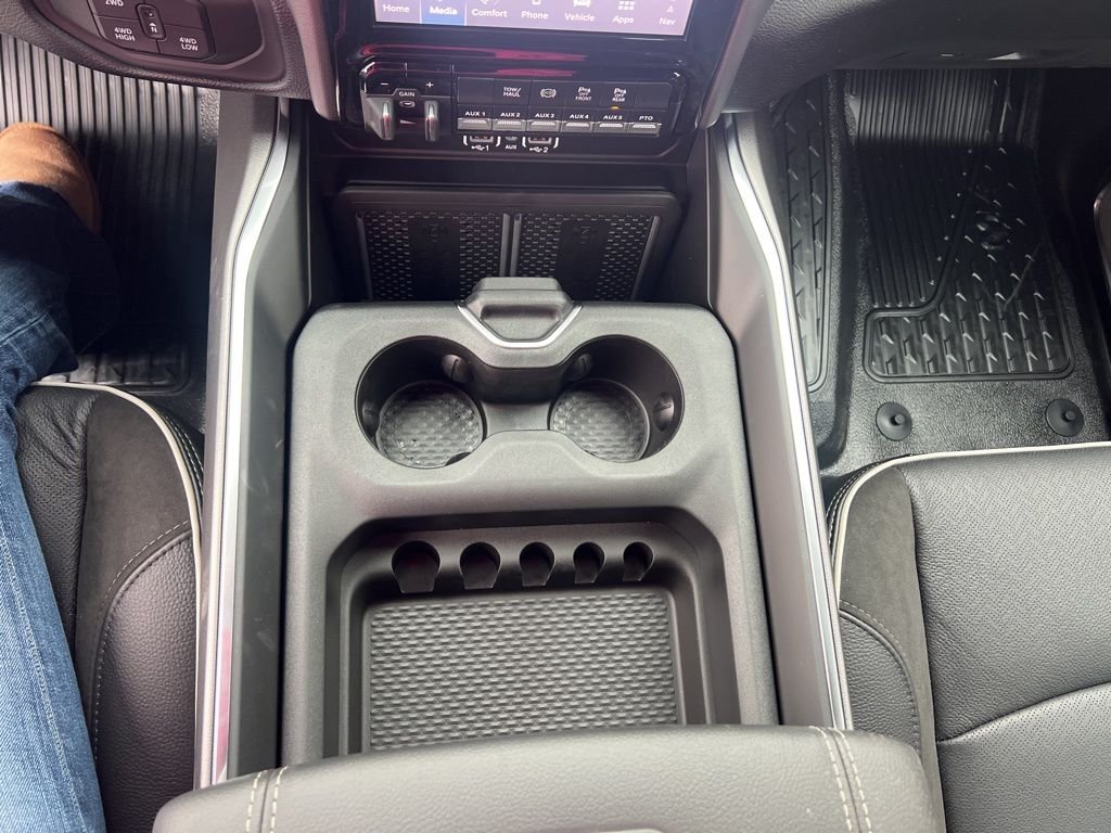 2026 RAM 3500 Chassis Big Horn - Photo 19