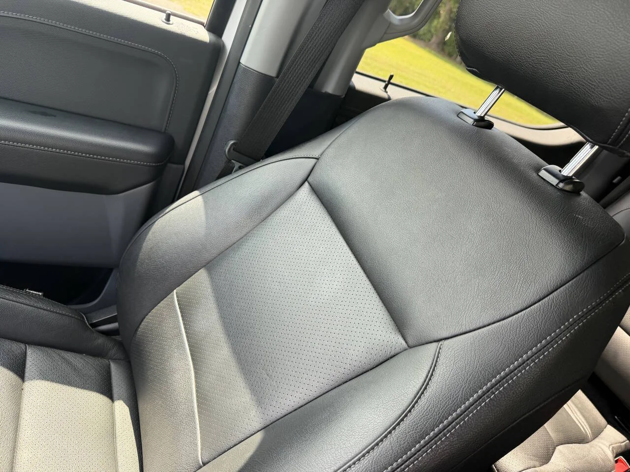 Used 2023 White Ford XLT 4x4 4dr SuperCrew 5.5 ft. SB image 4