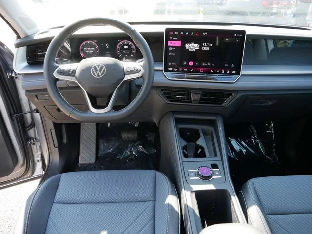 2025 Volkswagen Tiguan SE - Photo 9