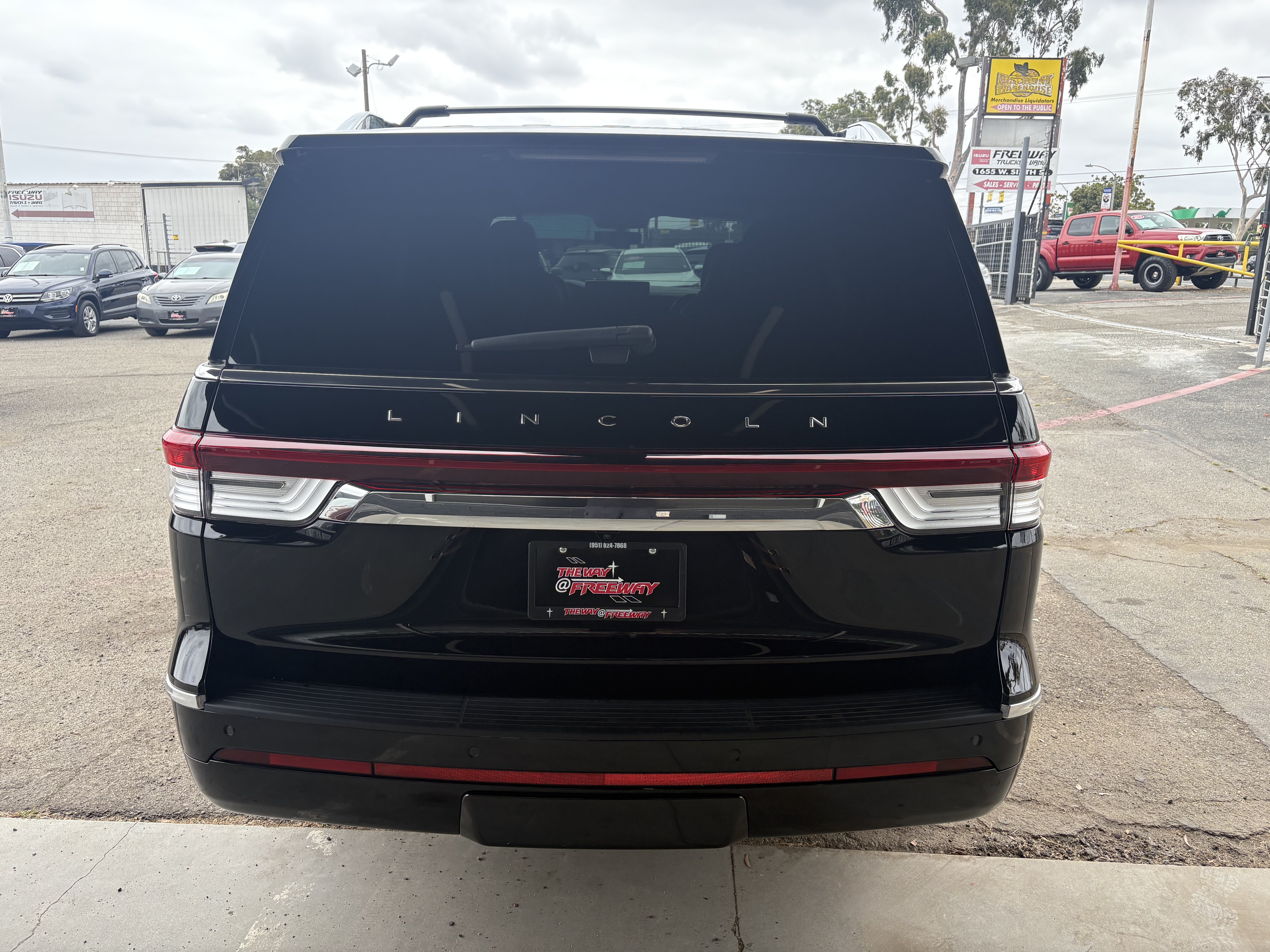 Used 2023 Black Lincoln Reserve image 5