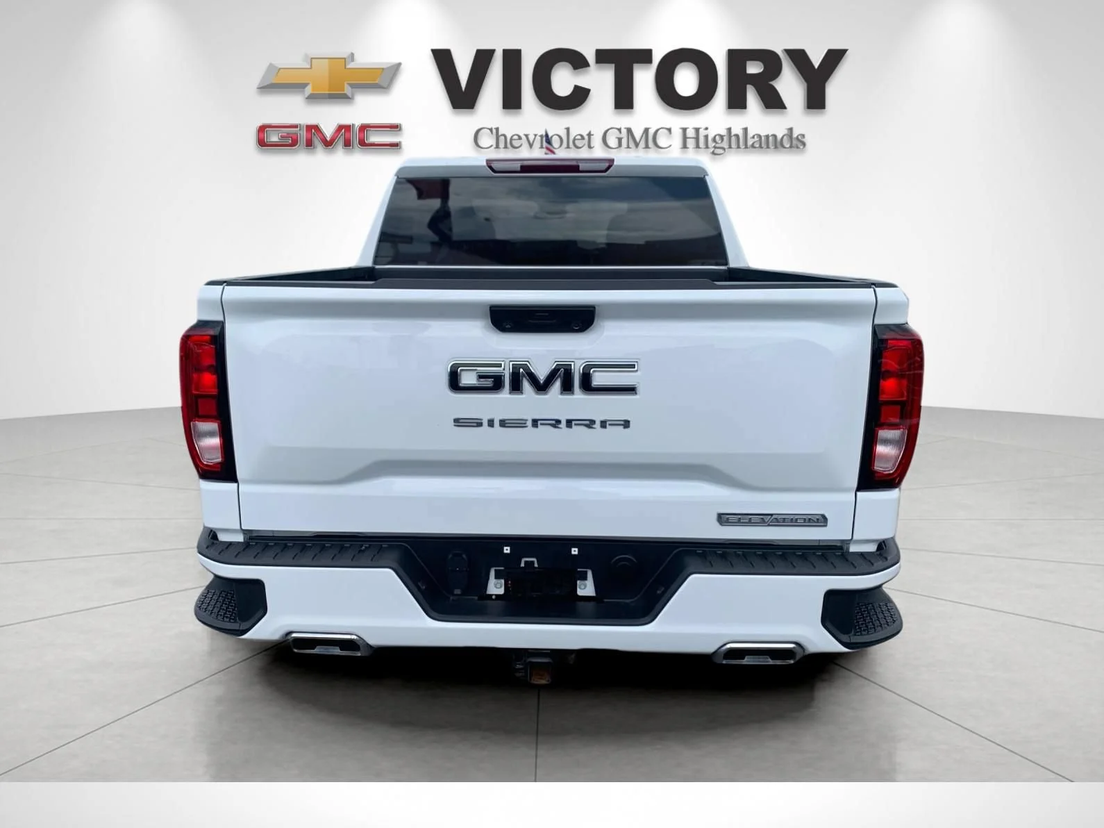 Used 2023 SUMMIT WHITE GMC Elevation image 4