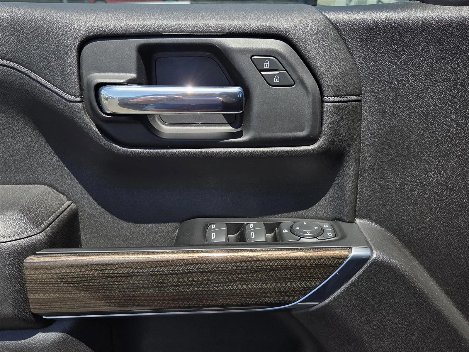 Used 2022 Northsky Blue Metallic Chevrolet RST image 19