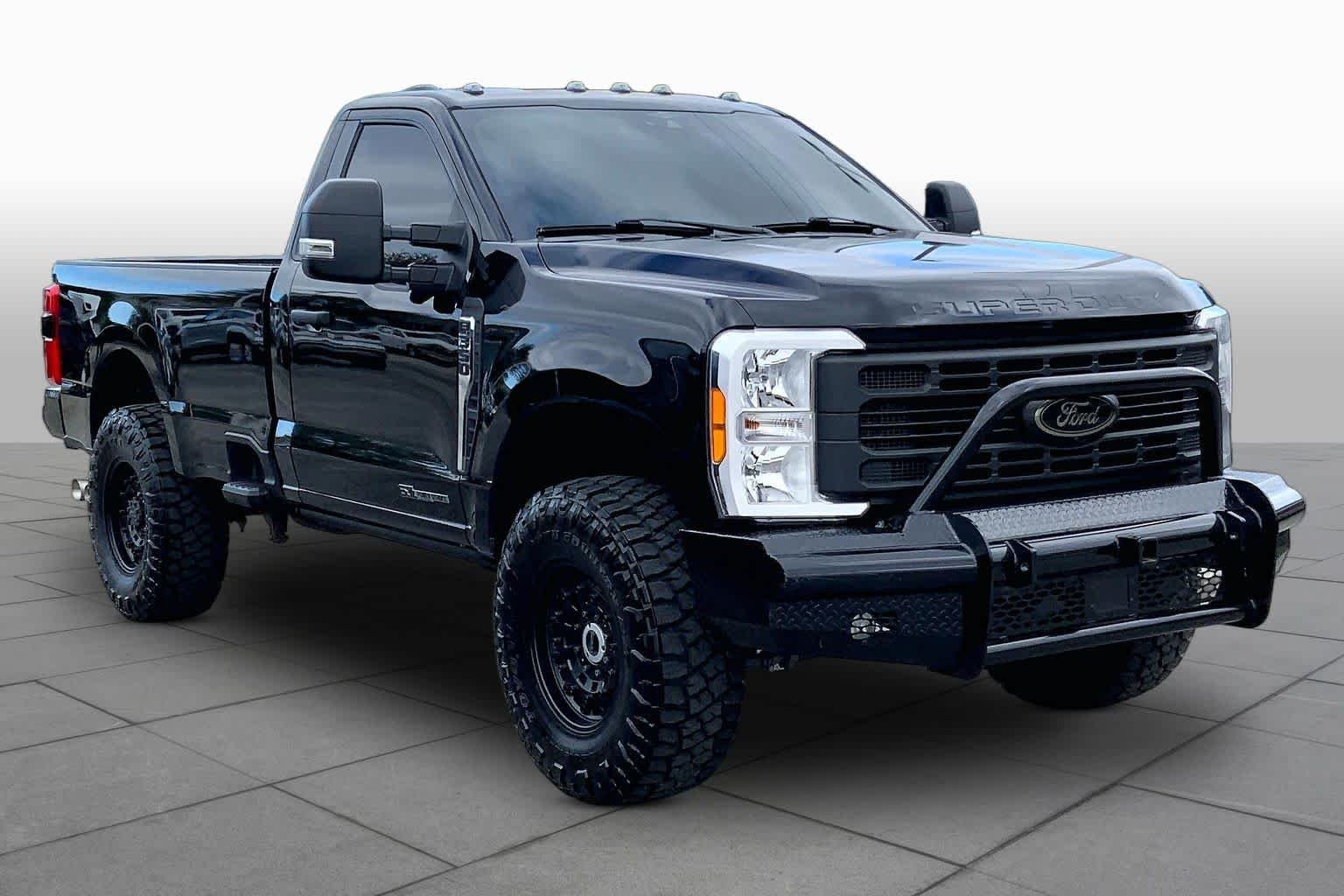 Used 2023 Agate Black Metallic Ford XLT image 3