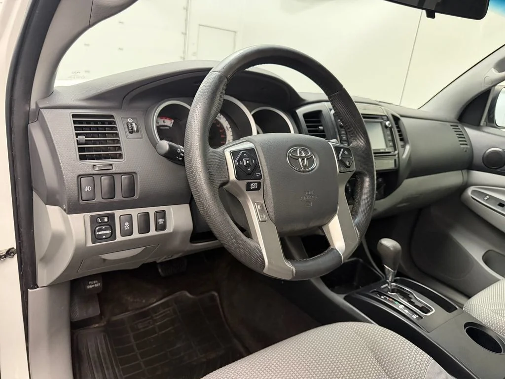 Used 2014 Super White Toyota Base V6 (A5) image 4