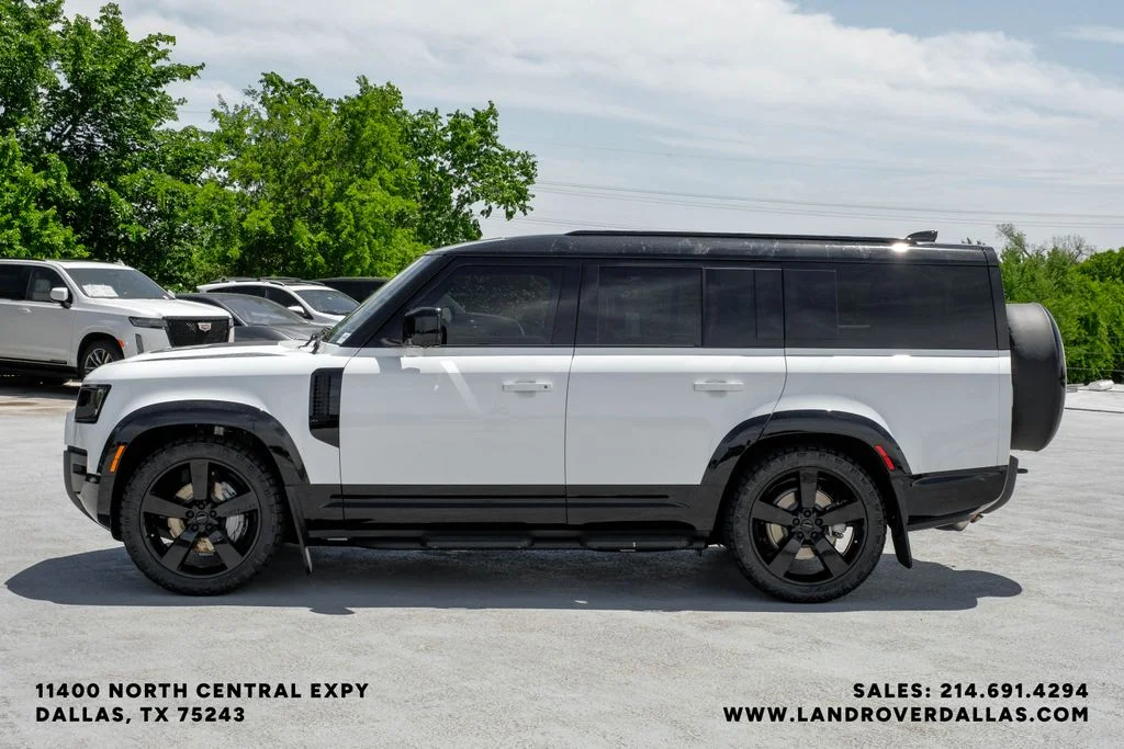 New 2026 Fuji White Land Rover X-Dynamic SE image 9