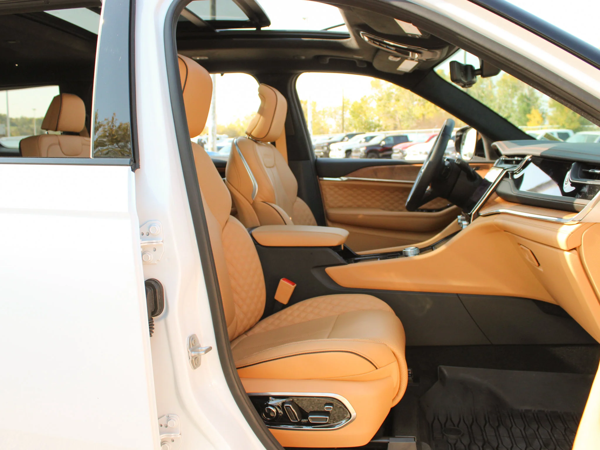 Used 2025 White Jeep Summit Reserve * No Accidents | Luxury SUV | Remote Start | Apple CarPlay image 24