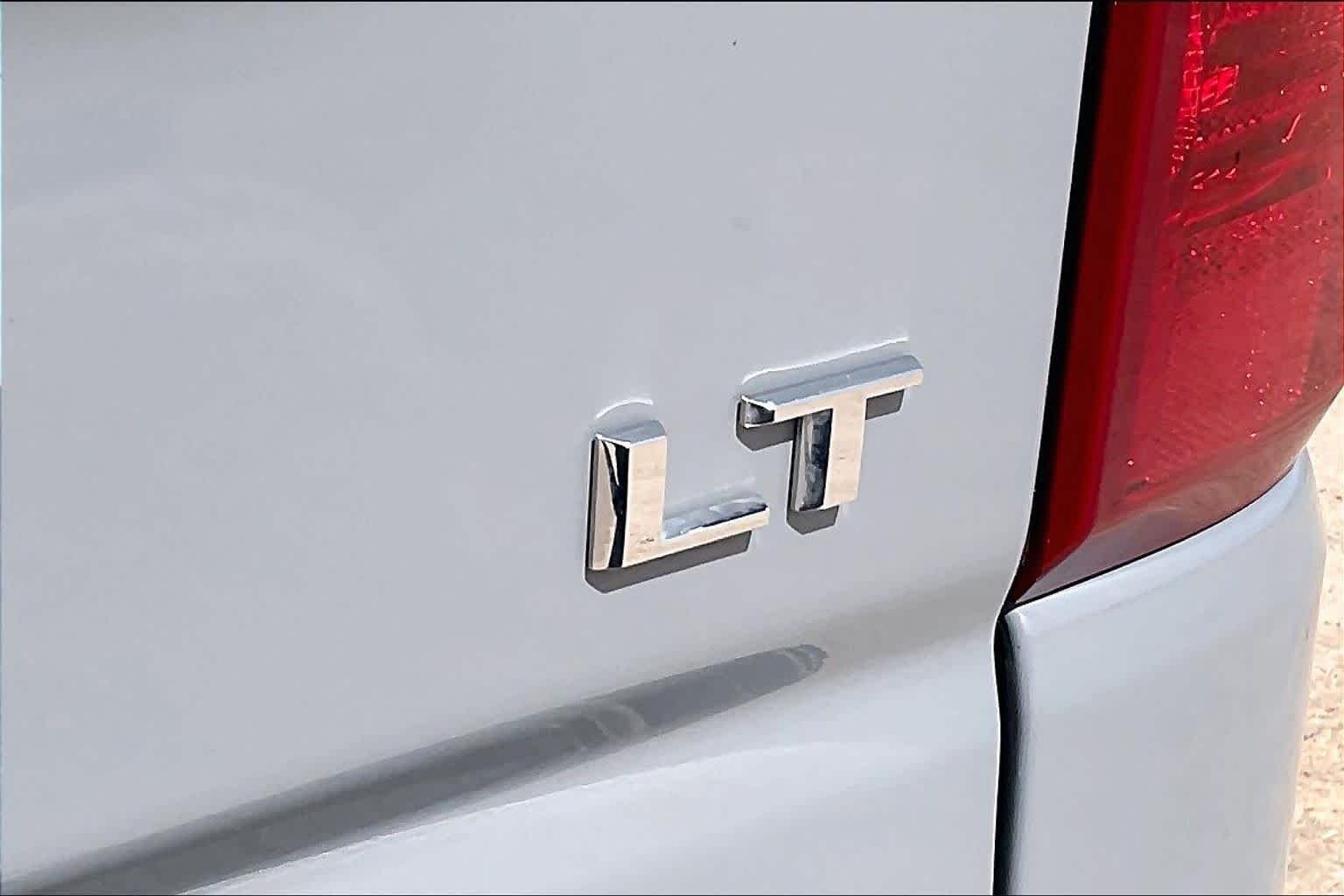 Used 2024 Slate Gray Metallic Chevrolet LT image 9