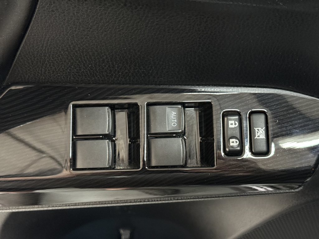 Used 2018 Magnetic Gray Metallic Toyota SE image 15